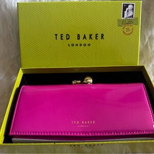 🌺🛍️ Ted Baker Pink Patent Leather Wallet 🌺🛍️
New With tags!!! Gorgeous color.